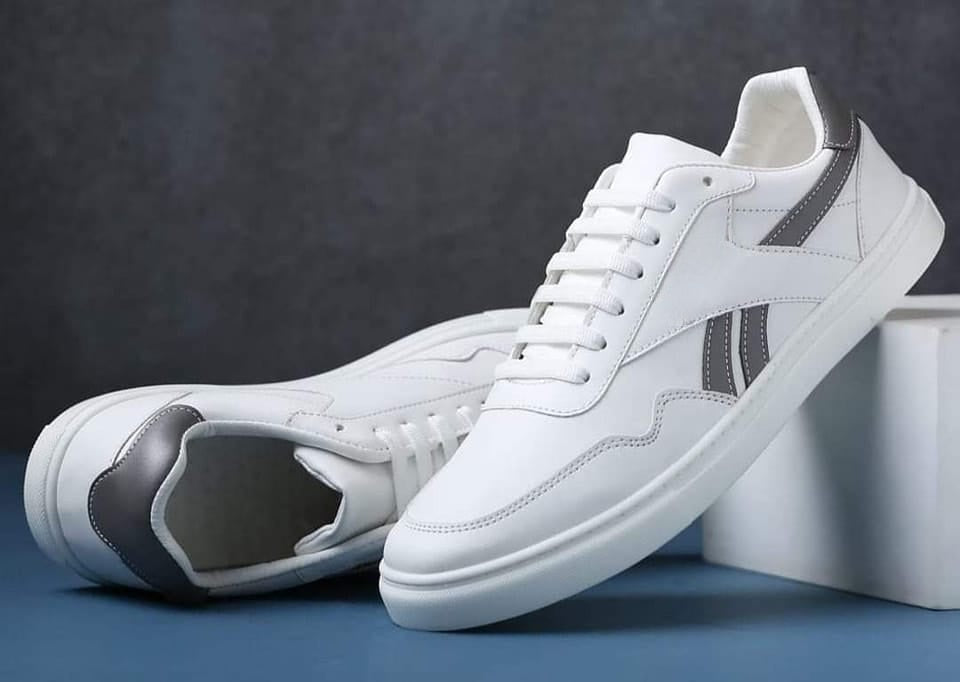 REEBOK Sneakers