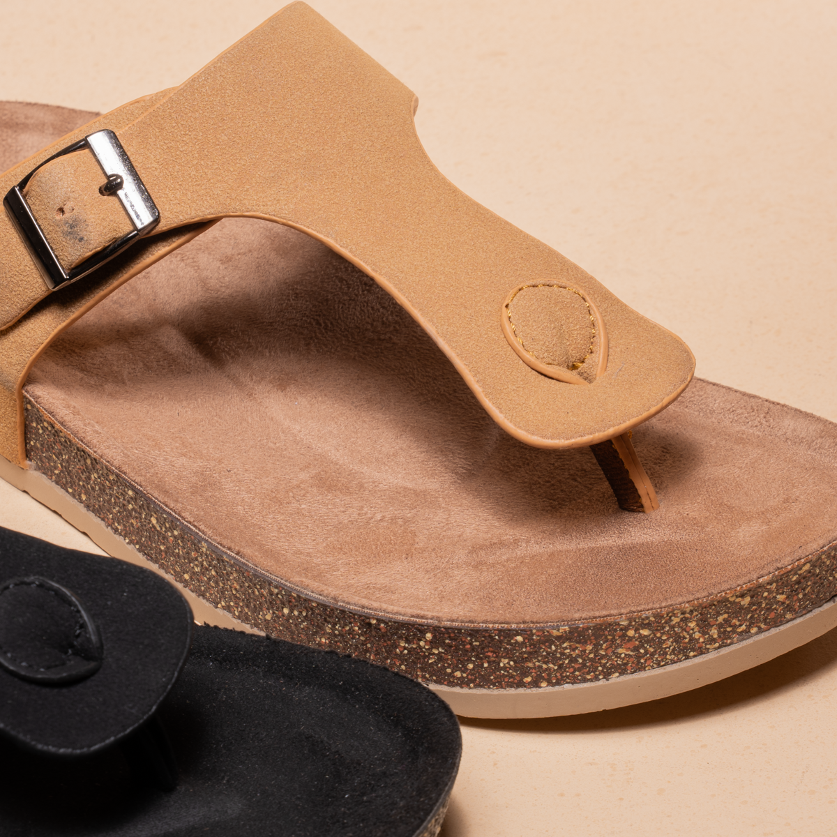 Woody finger slipper